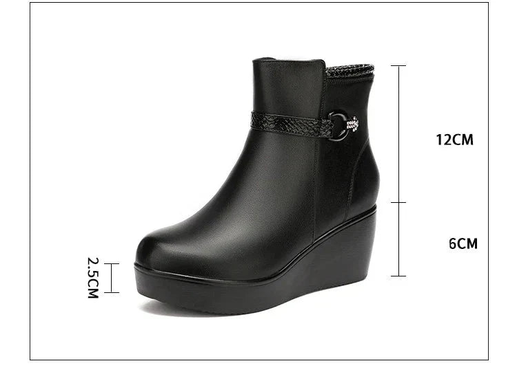 Bota Feminina de Couro Classy