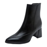Bota Feminina de Couro com Salto Bico Fino