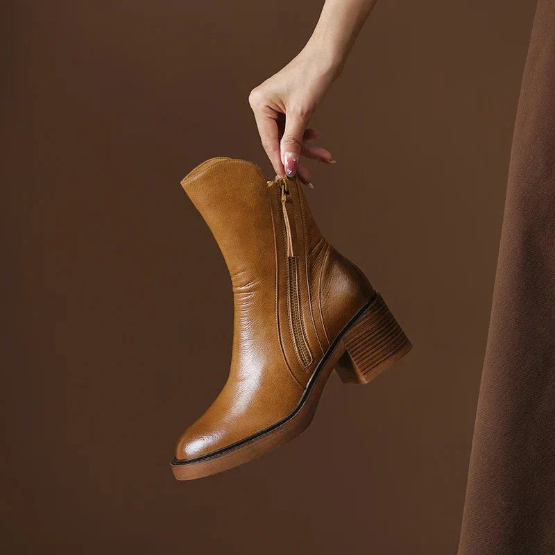 Bota Feminina de Couro com Salto Chelsea