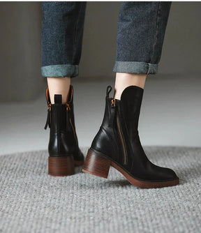 Bota Feminina de Couro com Salto Chelsea