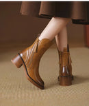 Bota Feminina de Couro com Salto Chelsea