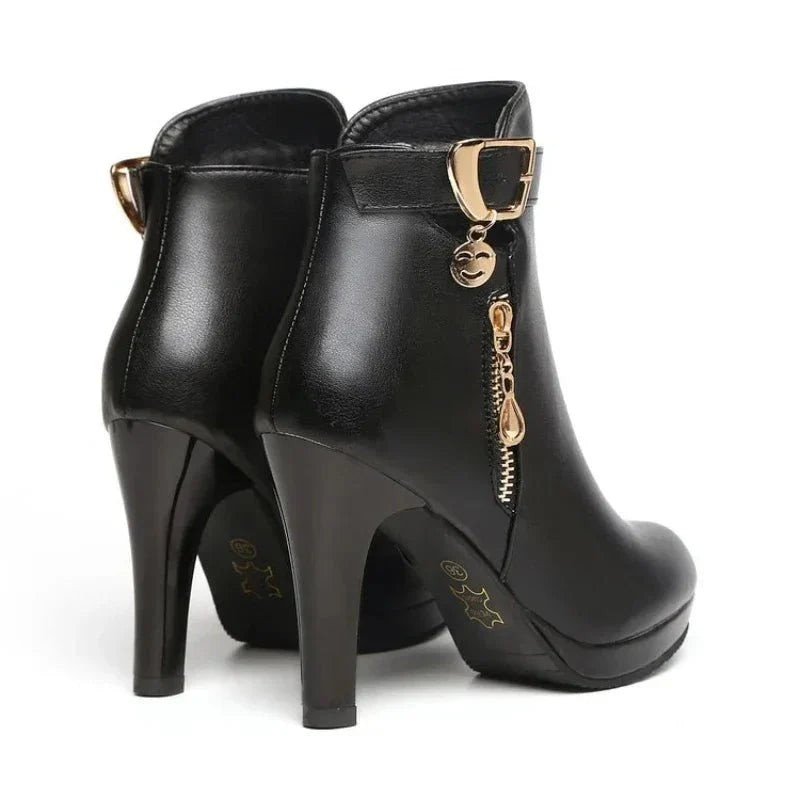 Bota Feminina de Couro com Salto Frosty