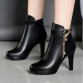 Bota Feminina de Couro com Salto Frosty