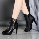 Bota Feminina de Couro com Salto Frosty