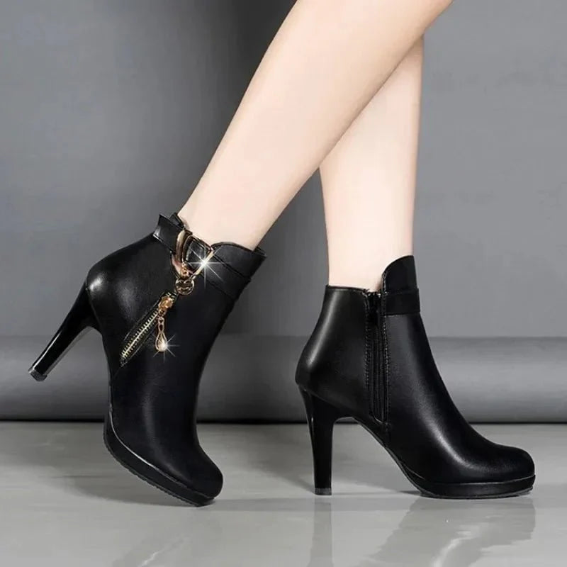 Bota Feminina de Couro com Salto Frosty