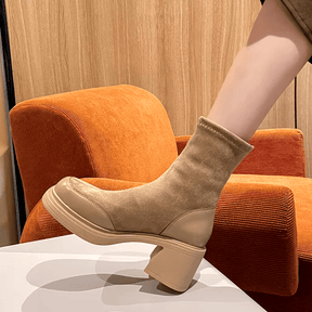 Bota Feminina de Couro com Salto Ladie