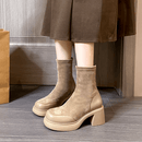 Bota Feminina de Couro com Salto Ladie