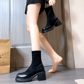 Bota Feminina de Couro com Salto Ladie
