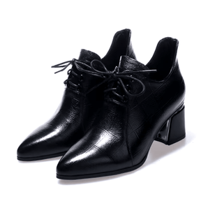 Bota Feminina de Couro com Salto Lisa