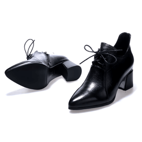Bota Feminina de Couro com Salto Lisa