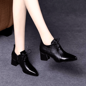 Bota Feminina de Couro com Salto Lisa