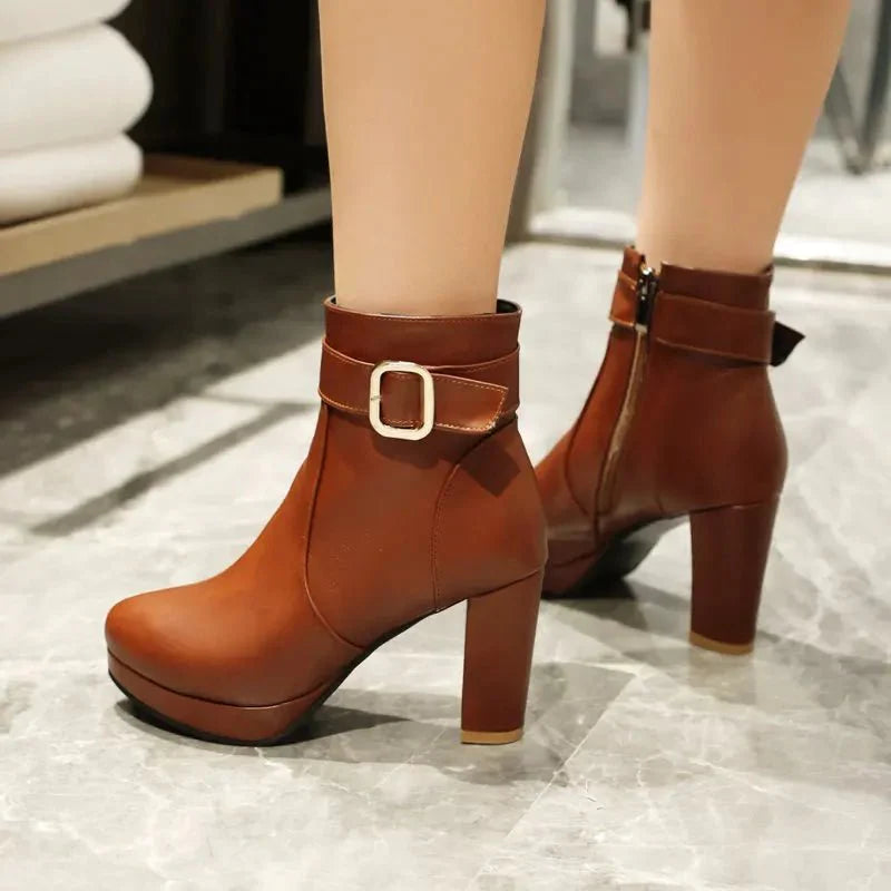 Bota Feminina de Couro com Salto Mighty