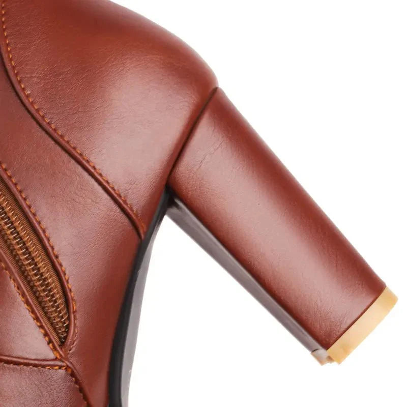 Bota Feminina de Couro com Salto Mighty