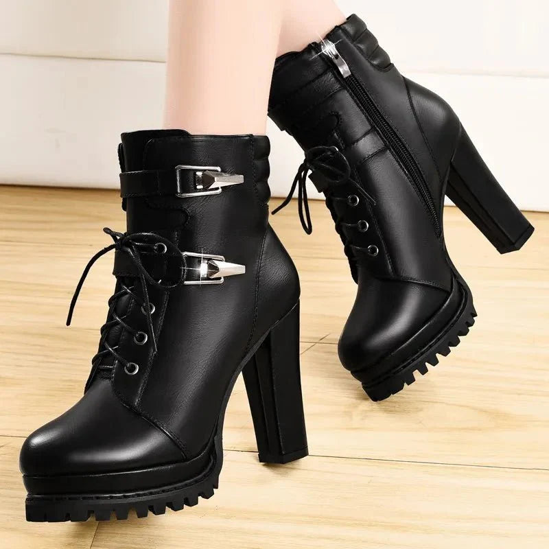 Bota Feminina de Couro com Salto Vicenz