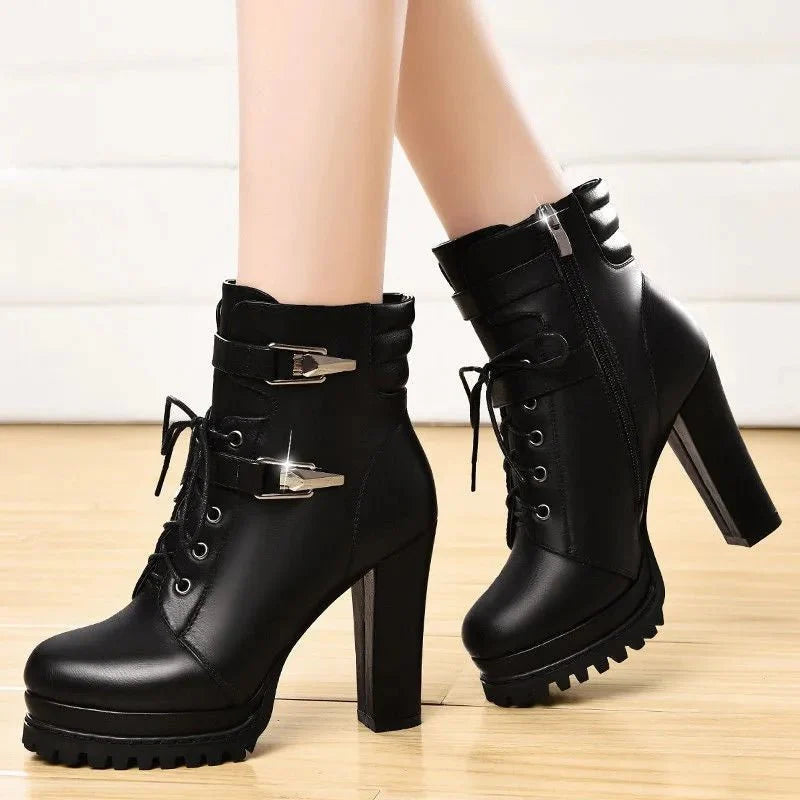 Bota Feminina de Couro com Salto Vicenz