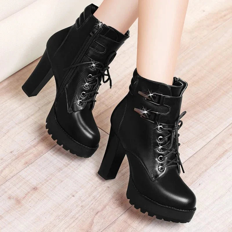 Bota Feminina de Couro com Salto Vicenz