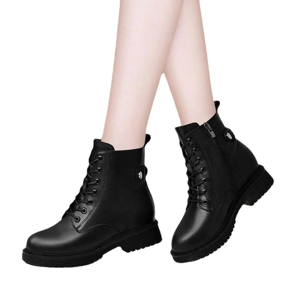 Bota Feminina de Couro Coturno Loren