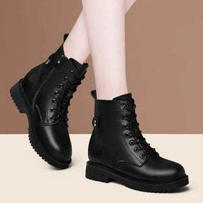Bota Feminina de Couro Coturno Loren