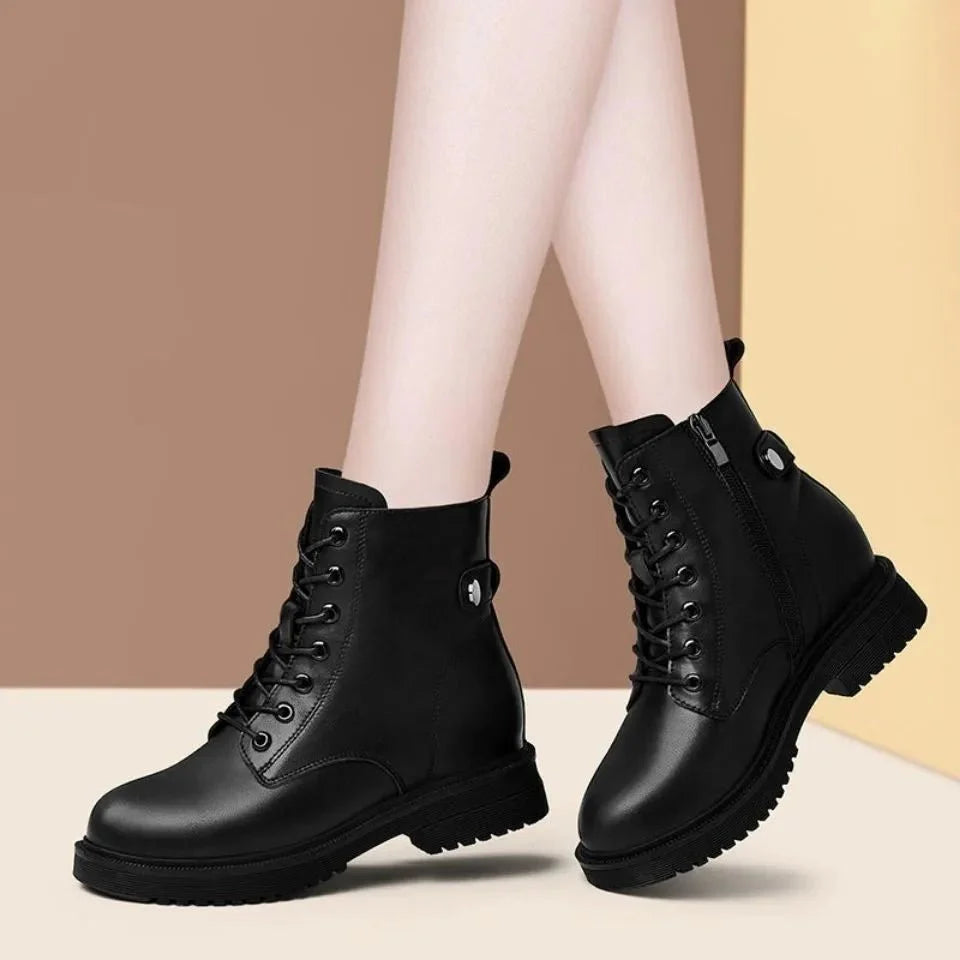 Bota Feminina de Couro Coturno Loren