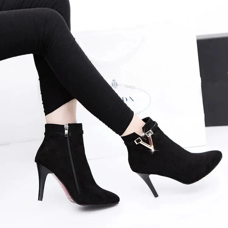 Bota Feminina de Couro Elegance Grace