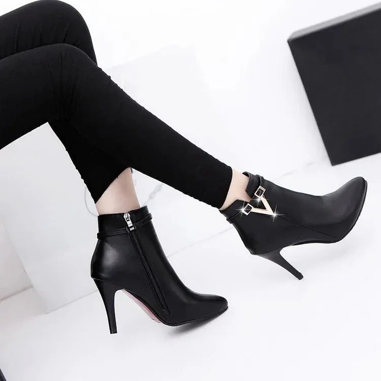 Bota Feminina de Couro Elegance Grace