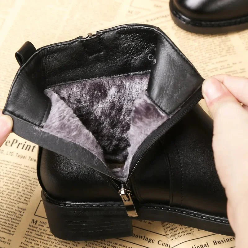 Bota Feminina de Couro em Lã Megan