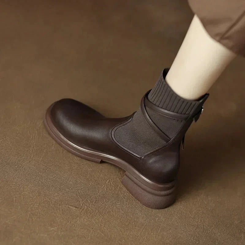 Bota Feminina de Couro Estilo Britanic
