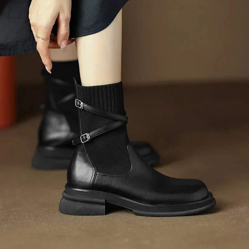 Bota Feminina de Couro Estilo Britanic