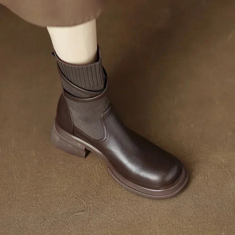 Bota Feminina de Couro Estilo Britanic