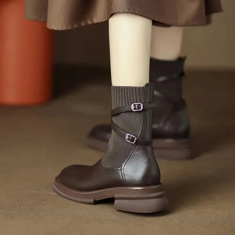 Bota Feminina de Couro Estilo Britanic