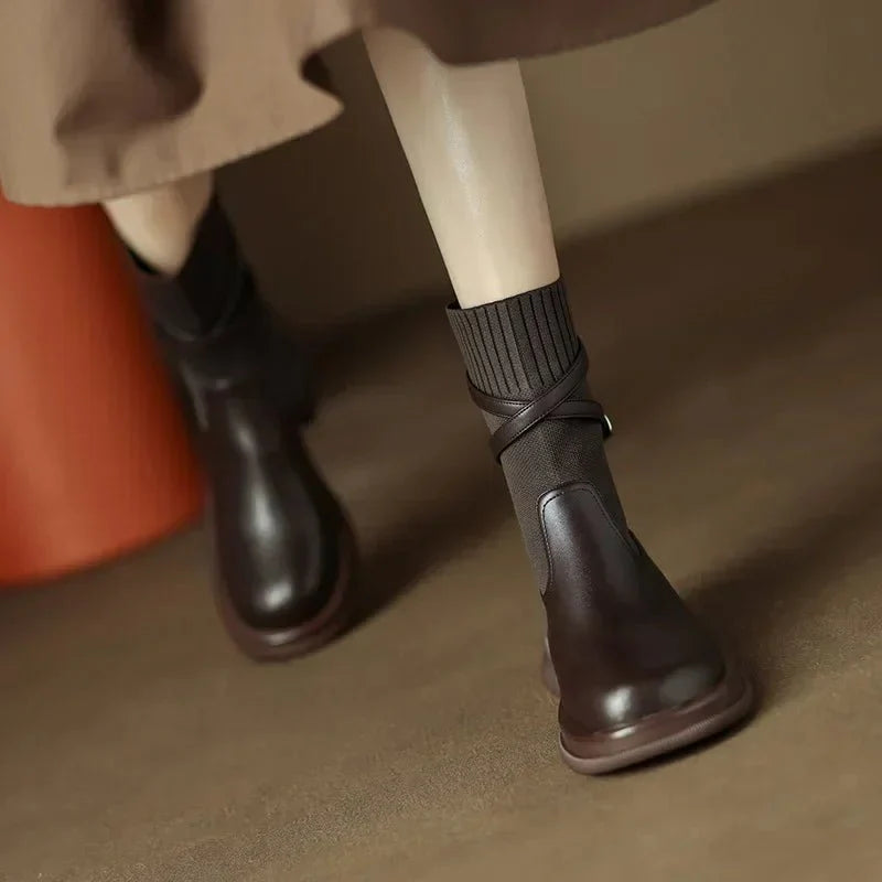 Bota Feminina de Couro Estilo Britanic