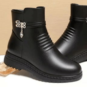 Bota Feminina de Couro Forrada Evelyn