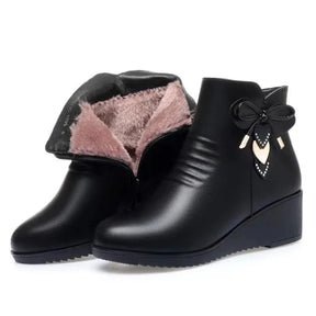 Bota Feminina de Couro Forrada Inverno