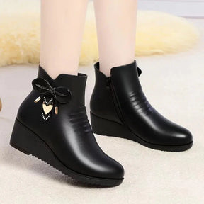 Bota Feminina de Couro Forrada Inverno