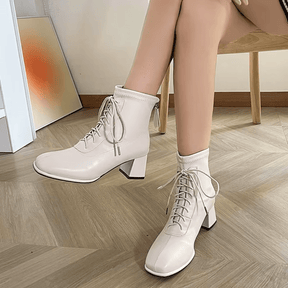 Bota Feminina de Couro Forrada Lã
