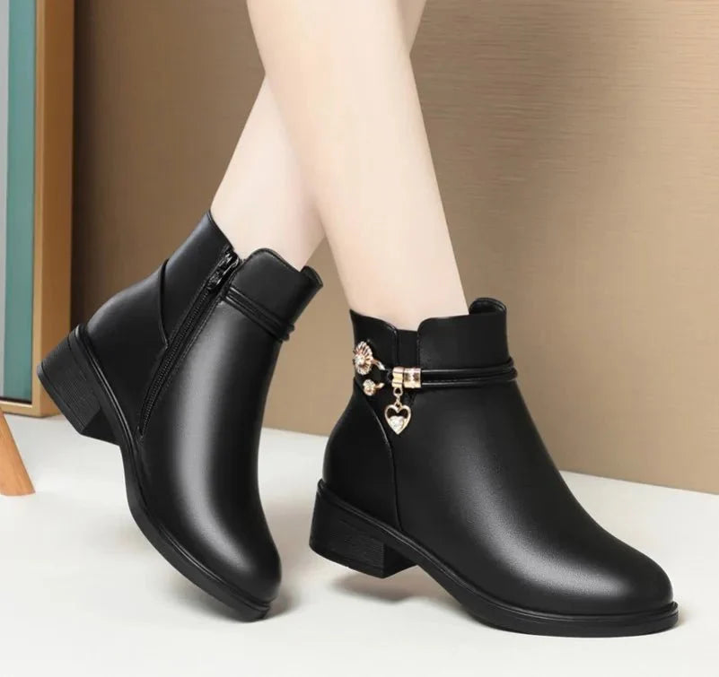 Bota Feminina de Couro Forrada Marie