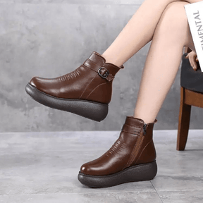 Bota Feminina de Couro Impermeável Bessie