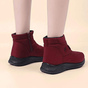 Bota Feminina de Couro Impermeável Slip