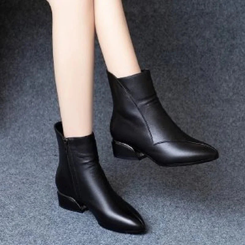 Bota Feminina de Couro Inverno Cano Baixo