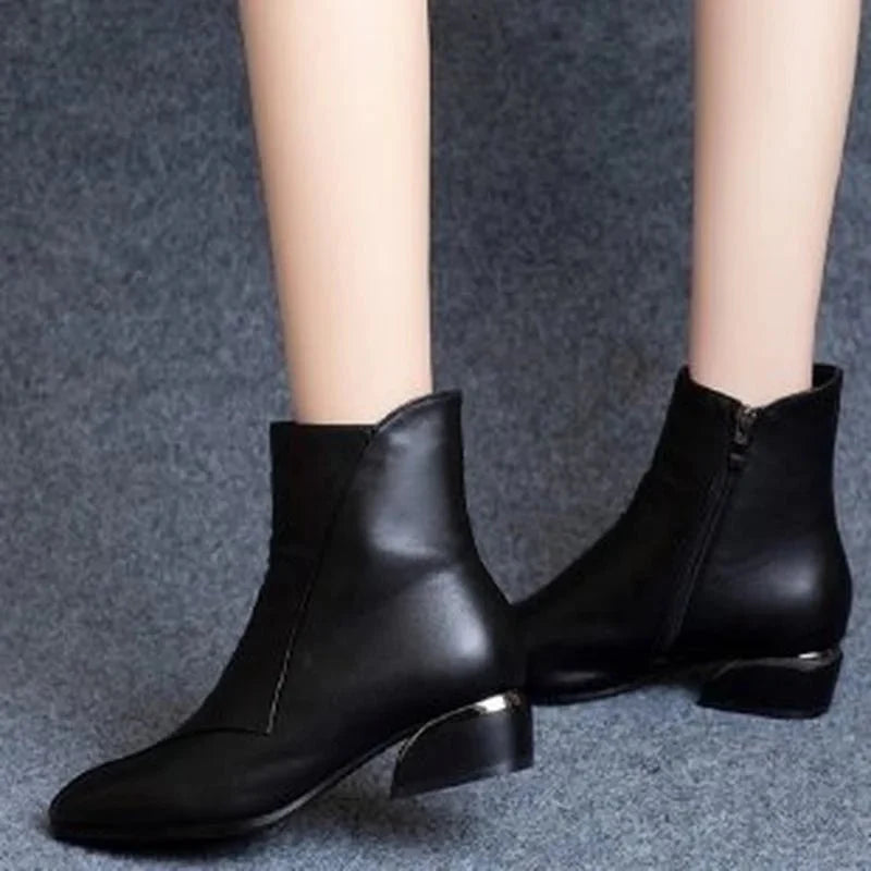 Bota Feminina de Couro Inverno Cano Baixo