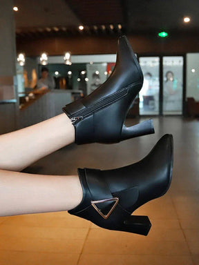 Bota Feminina de Couro Inverno Estrelina