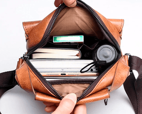 Mochila de Ombro em Couro Genuino - CouroPremium Bag
