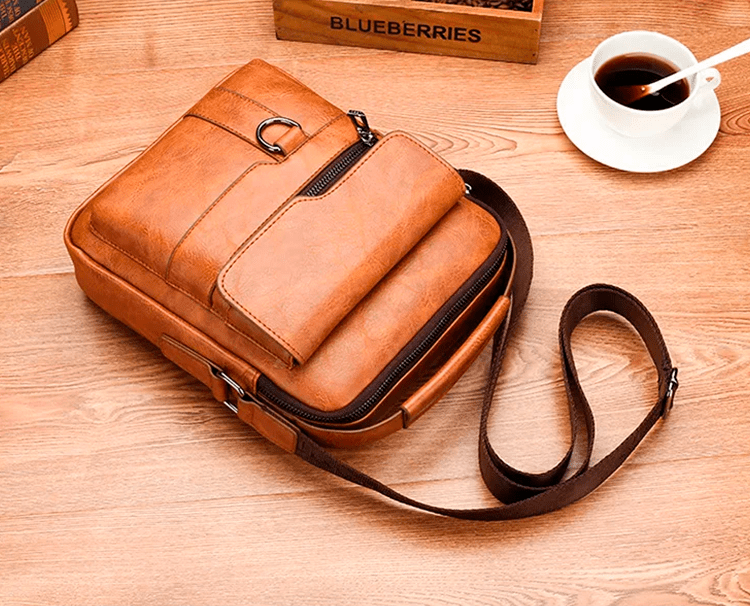 Mochila de Ombro em Couro Genuino - CouroPremium Bag