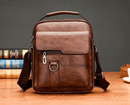Mochila de Ombro em Couro Genuino - CouroPremium Bag