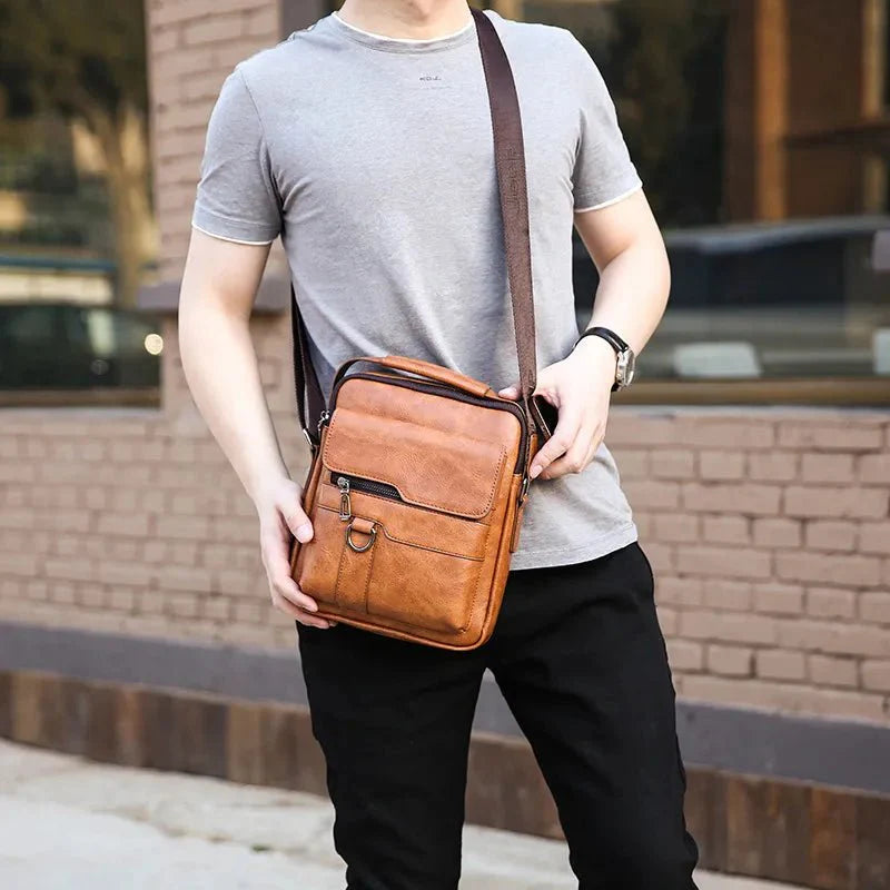 Mochila de Ombro em Couro Genuino - CouroPremium Bag