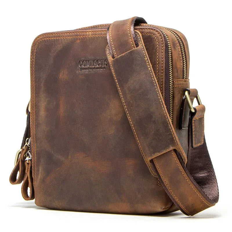 Mochila em Couro Genuino - Contacts Premium