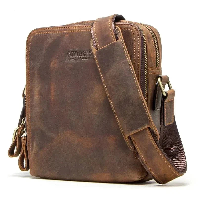 Mochila em Couro Genuino - Contacts Premium