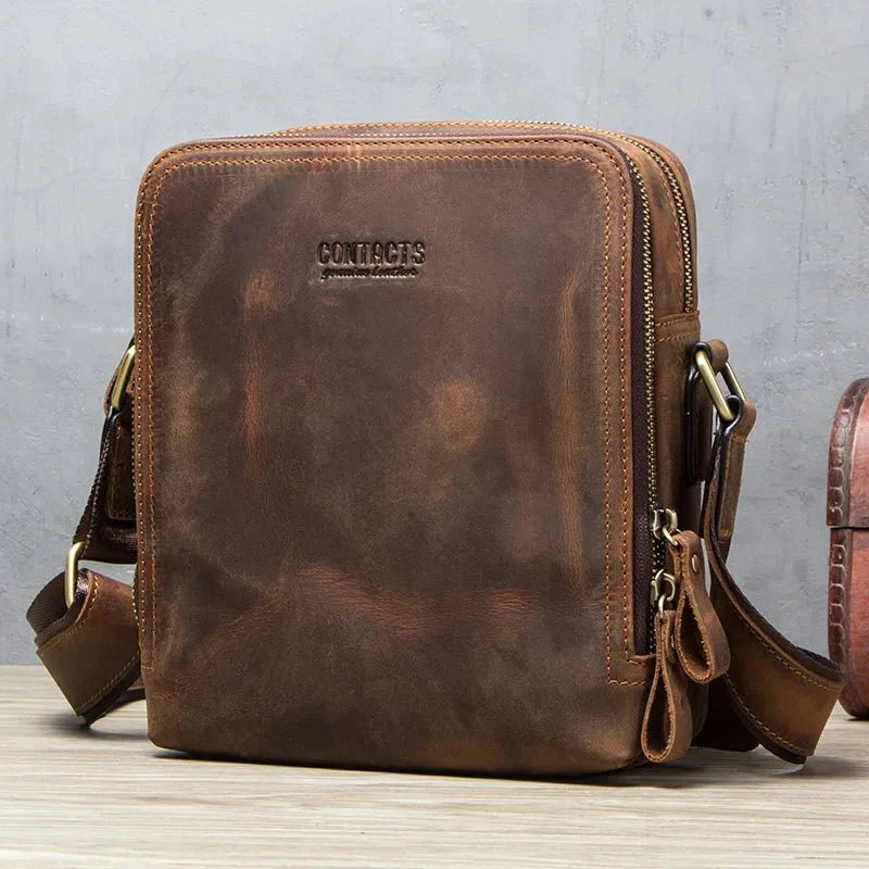 Mochila em Couro Genuino - Contacts Premium
